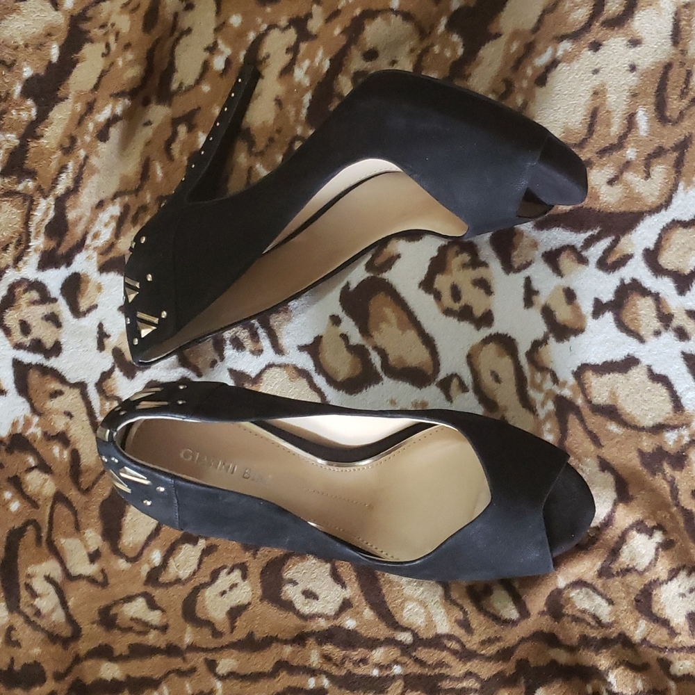 SALE‼️ Gianni Bini genuine leather heels